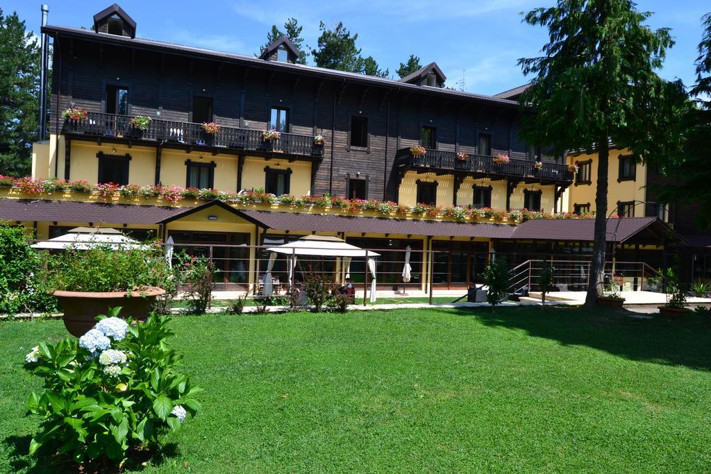 Parco Dei Pini - Sila Wellness Hotel تافيرنا المظهر الخارجي الصورة