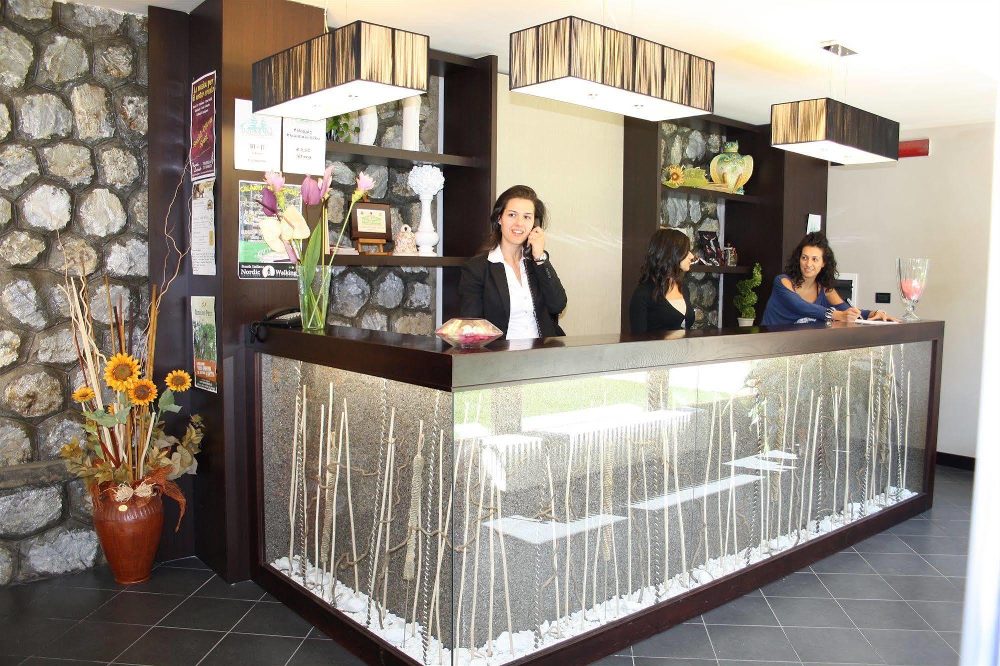 Parco Dei Pini - Sila Wellness Hotel تافيرنا المظهر الخارجي الصورة